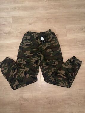 Fashion Nova Cadet Kylie
Camp Pants - Camo